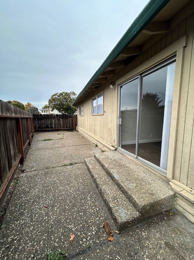 Building Photo - 3BR/ 2BA IN SOUTH SALINAS