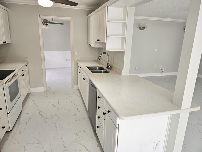 Building Photo - 4045 Birchwood Dr