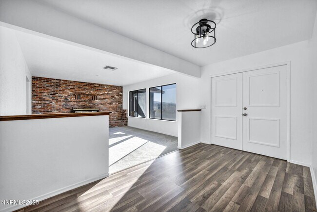 Building Photo - 430 Calle De La Plata