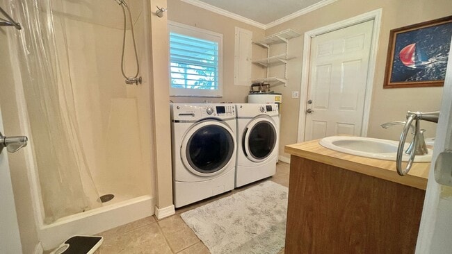 Building Photo - Two bedroom two bath Canal front rental ho...