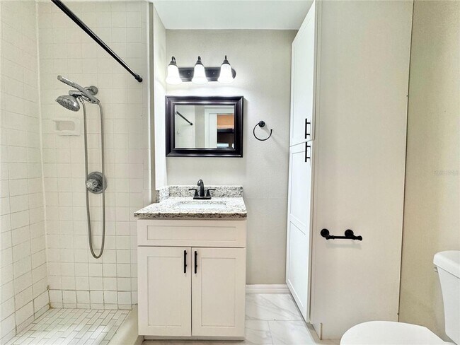 Building Photo - 1550 11th St NE