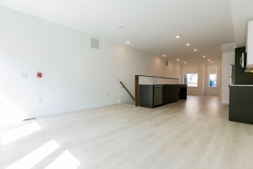 Building Photo - 1245 N 27th St