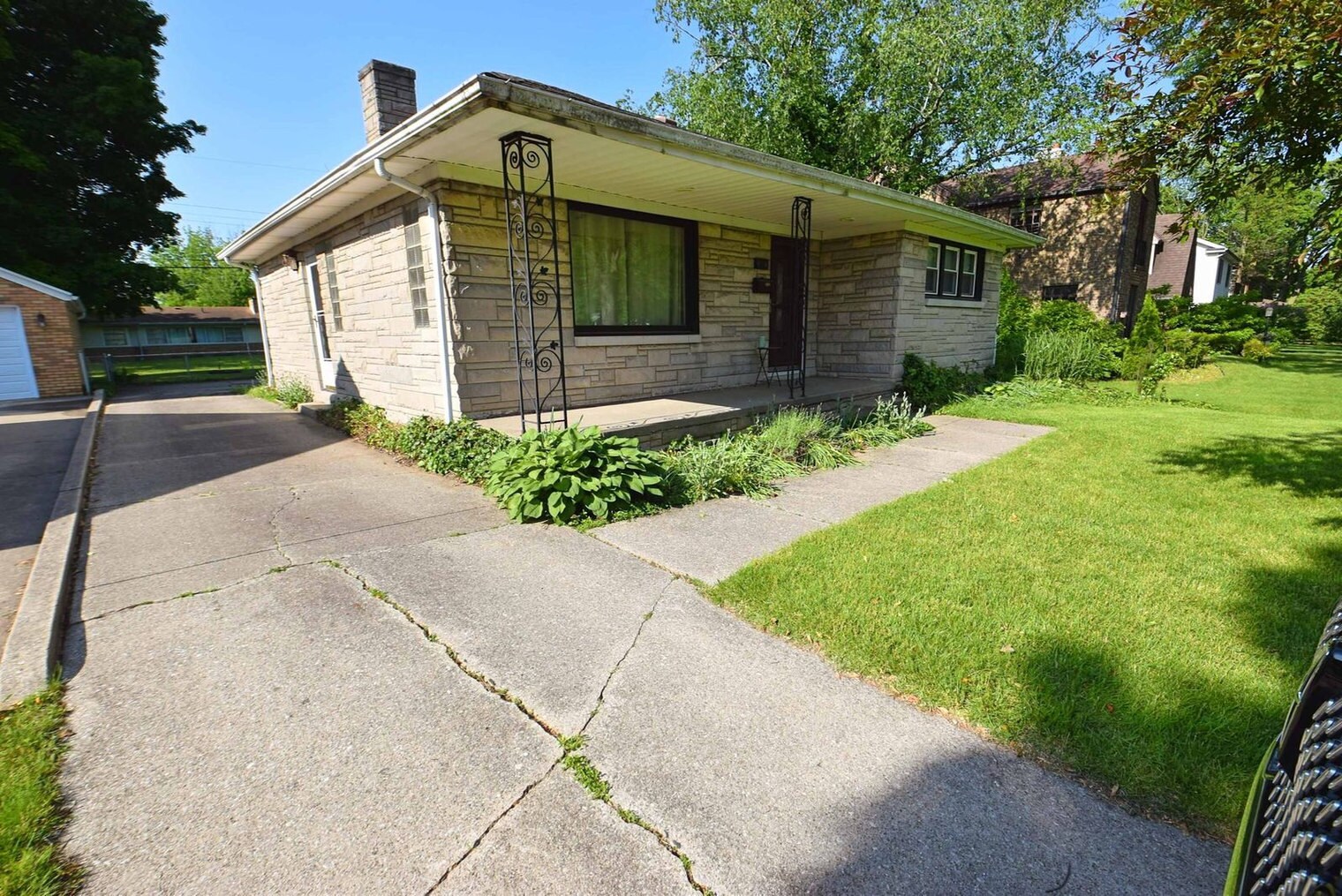 Building Photo - 426 E Pokagon St