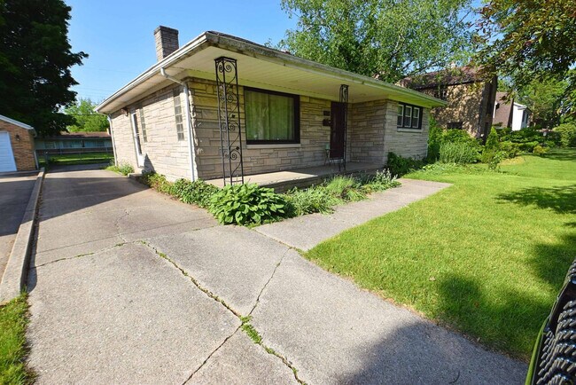 Building Photo - 426 E Pokagon St