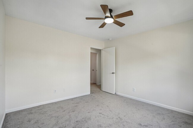 Building Photo - 4419 Crossvine Ave