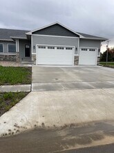 Building Photo - Twin home - 111