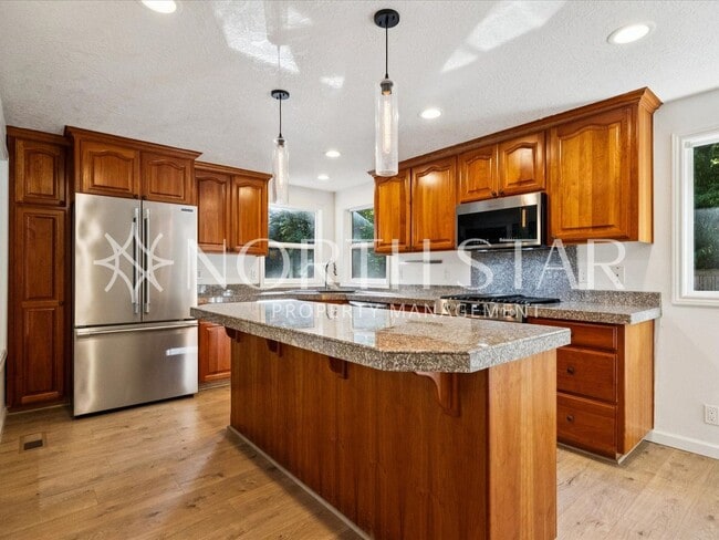 Building Photo - Lake Oswego Home for Lease – Fully Remodeled