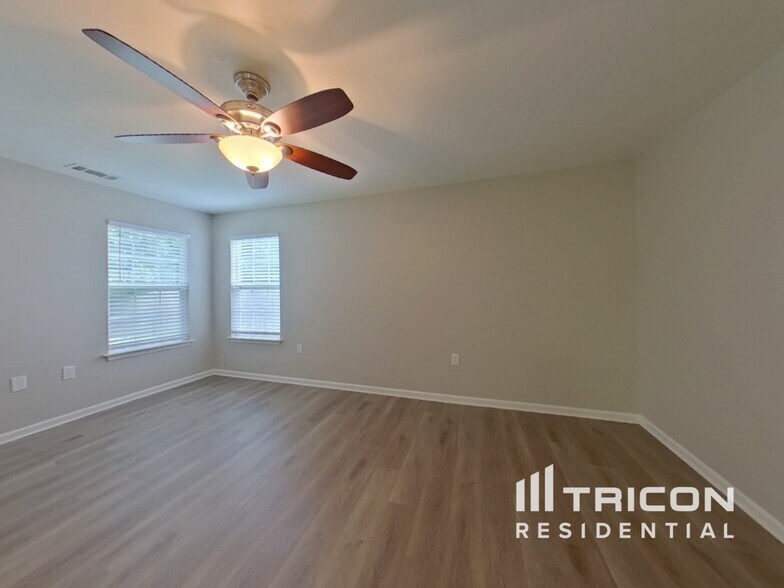 Building Photo - 4837 Autumn Oak Dr