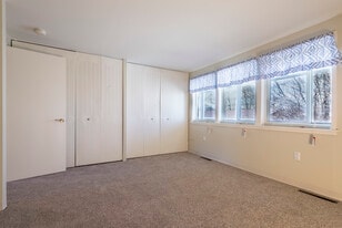 Building Photo - 55 Phelps Rd