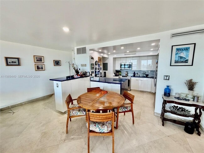 Building Photo - 2150 Sans Souci Blvd