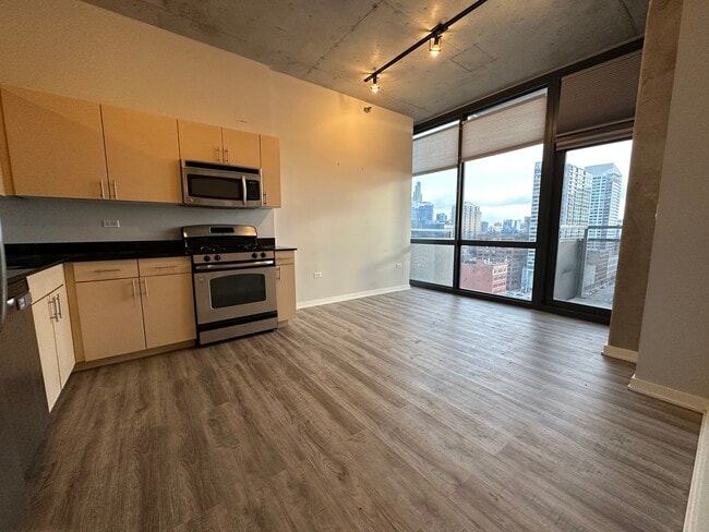 Building Photo - 235 W Van Buren St