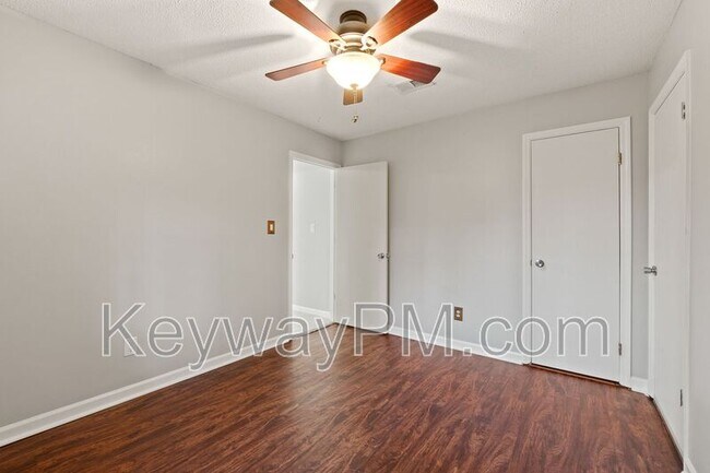 Building Photo - 511 Adams Mill Ln