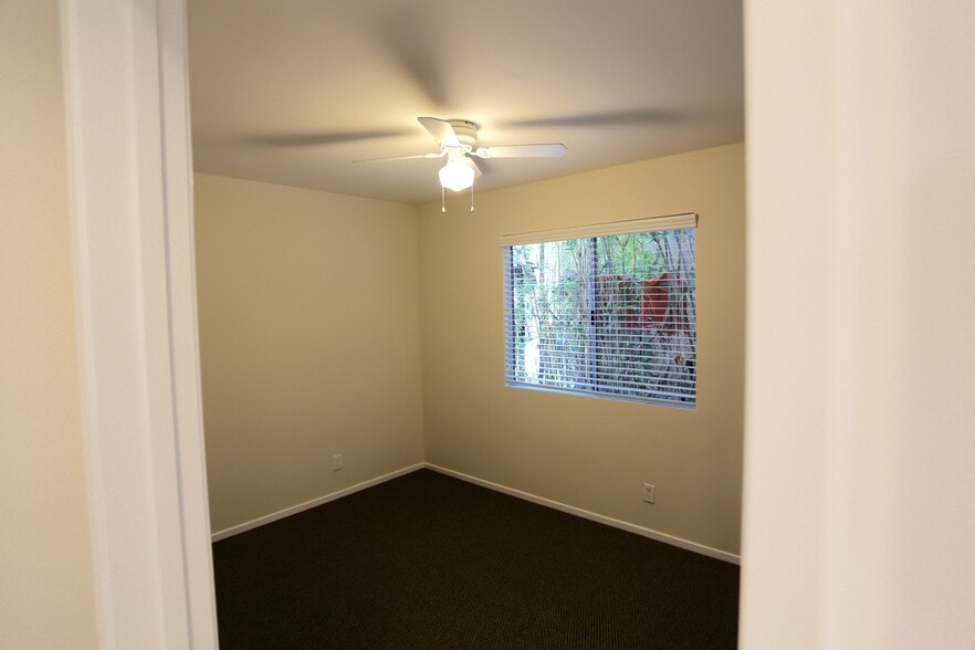 Bedroom reverse view - 177 Douglas St