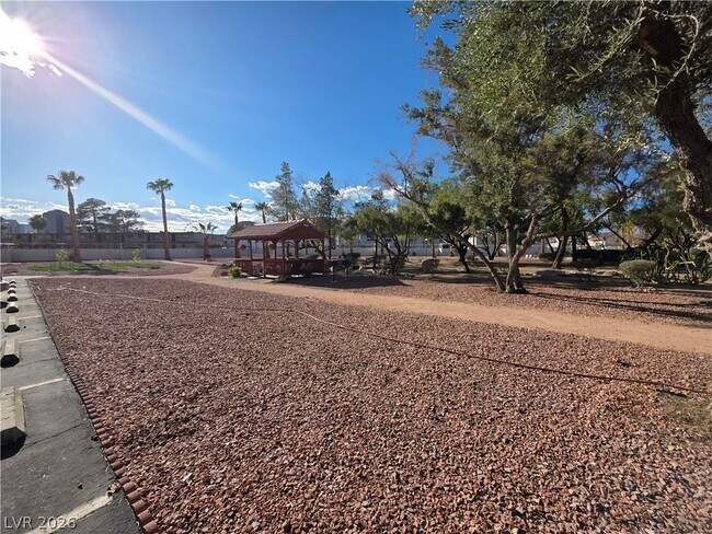 Building Photo - 750 S Royal Crest Cir