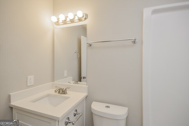 Building Photo - 883 Waterside Dr SE