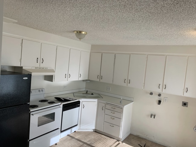 Building Photo - 825 E 275 N