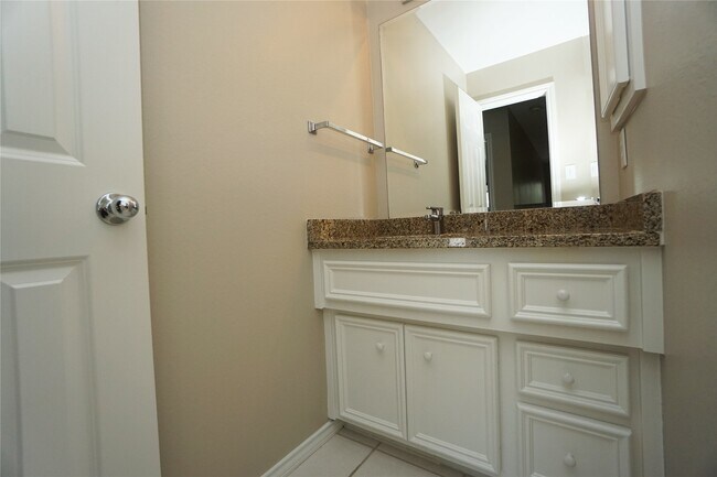 Building Photo - 1518 Sutton St