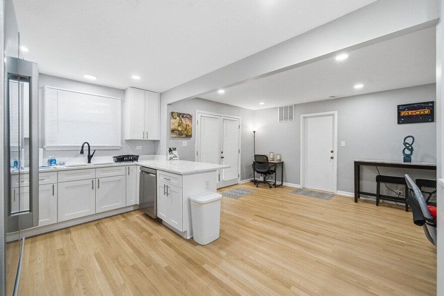 Building Photo - 12804 W Playfield Dr