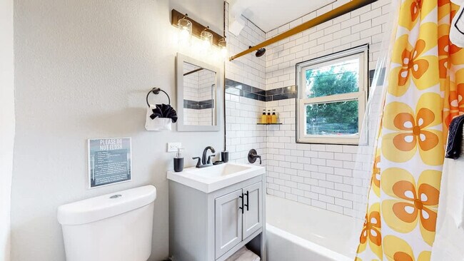 Building Photo - 730 E Alameda Ave