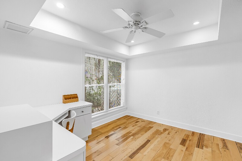 Building Photo - 2605 Pass a Grille Way