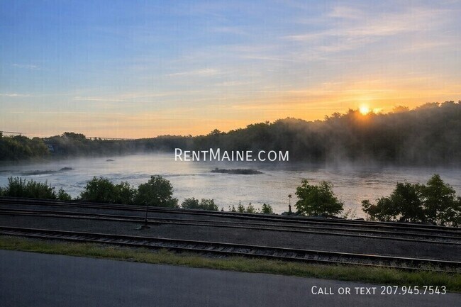 Building Photo - 221 Water St