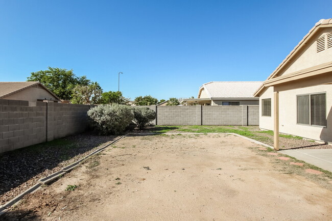 Building Photo - 13273 W Mauna Loa Ln