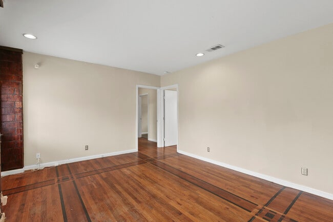 Building Photo - 405 N Prairie Ave
