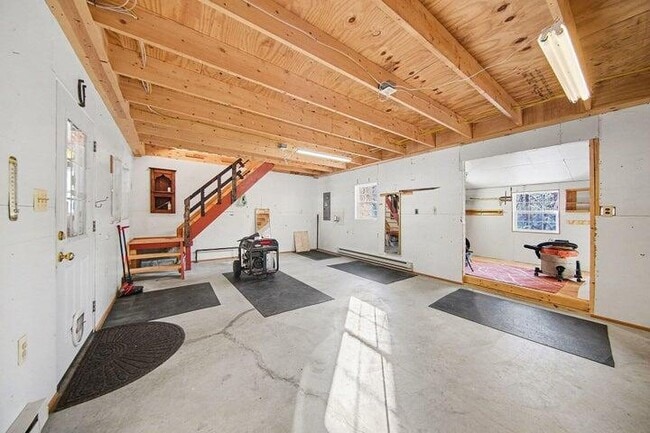 Building Photo - 5990 Plymouth Rd