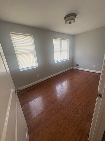 Building Photo - 2812 Oswego Ave