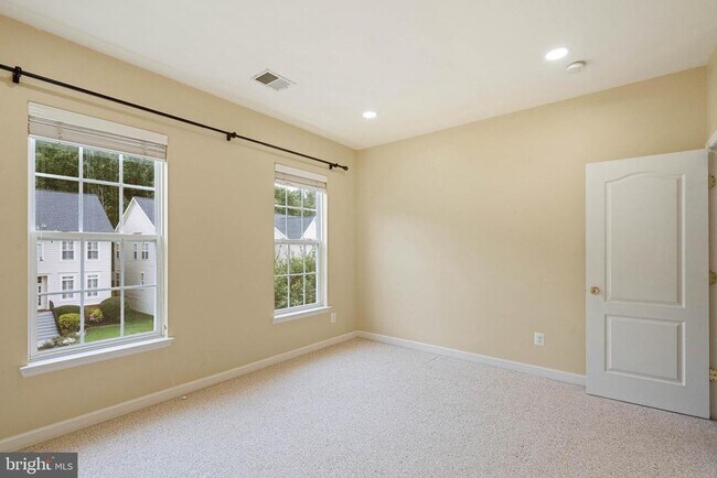 Building Photo - 7517 Lindberg Dr
