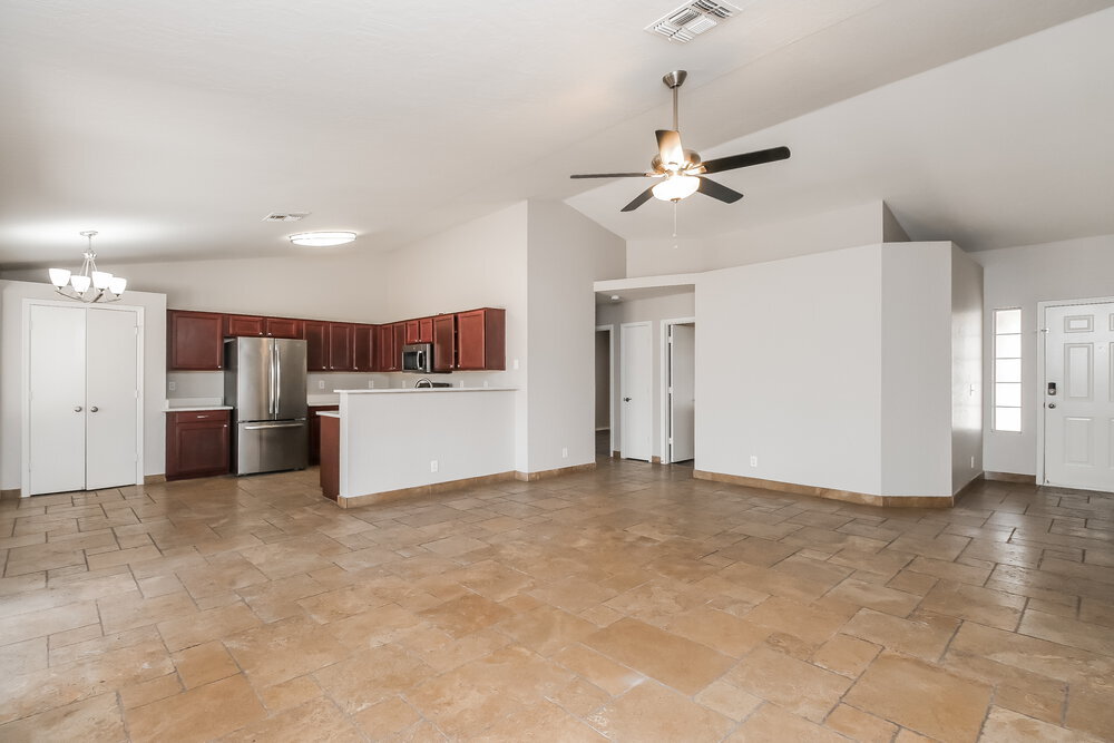 Building Photo - 1042 S Canal Dr