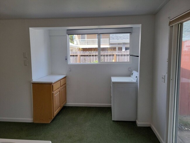 Building Photo - This cute open floor plan 1BD 1BA newly re...