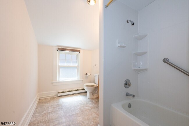 Building Photo - 200 Valley Rd