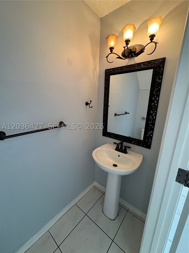 Building Photo - 77 Simonton Cir