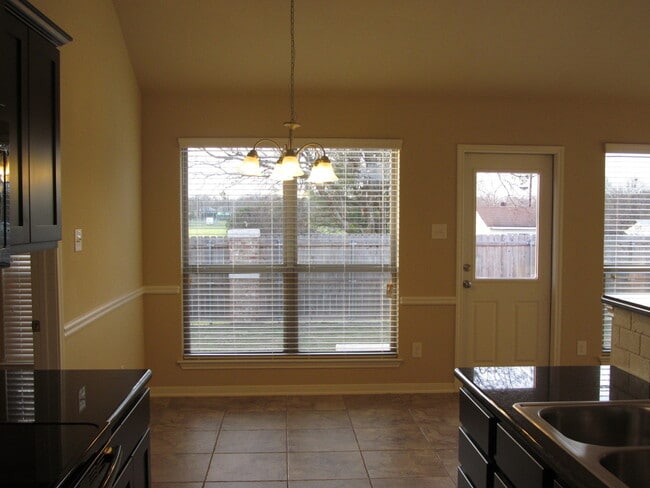 Building Photo - 4 BEDROOM, BISD