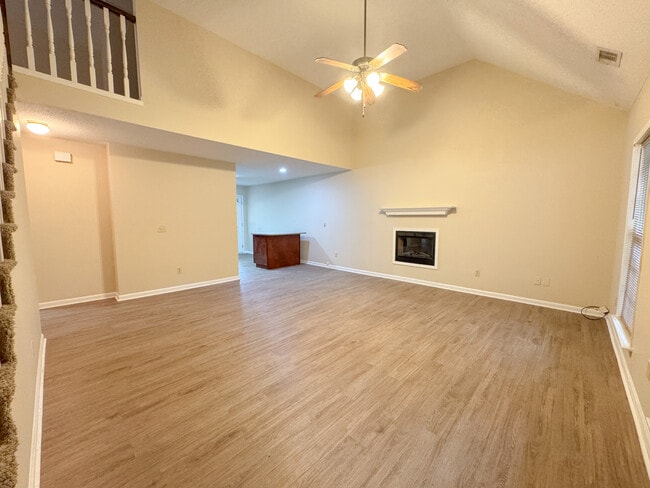 Building Photo - 802 N Taylor Ct