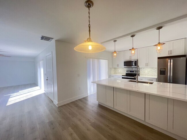 Building Photo - Townhouse 2 Bedroom 2.5 Bath West Palm beach
