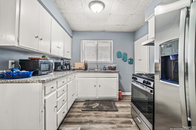 Building Photo - 327 E Whittier St