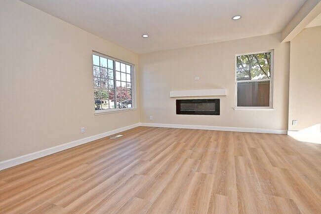 Building Photo - $4590 -- Beautifully Remodeled Brookvale Home on a Quiet Court