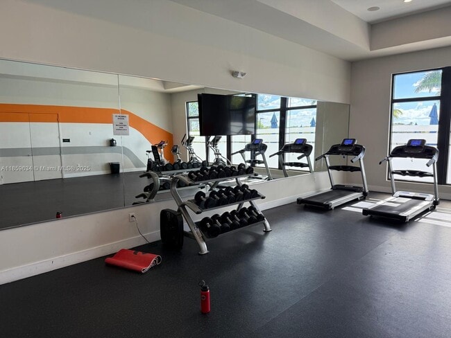 Building Photo - 945 NE 211th St