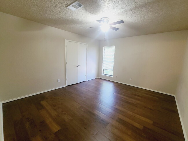 Building Photo - COMING SOON - Cedar Hill: Large 5 Bedroom,...