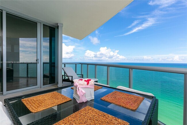 Building Photo - 17121 Collins Ave
