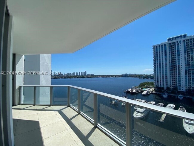 Building Photo - 17301 Biscayne Blvd