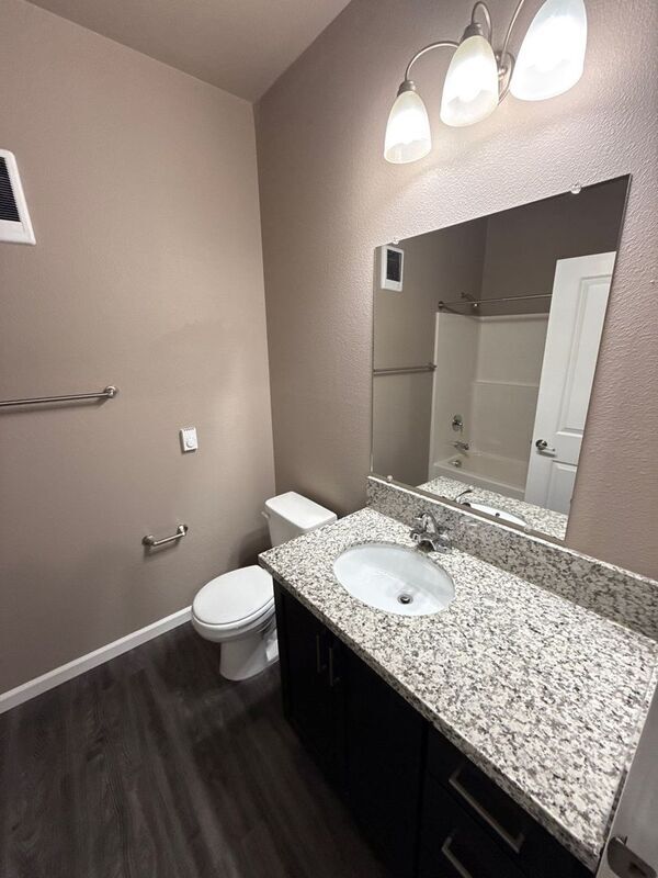 Building Photo - 4261 Hawthorne Ave NE