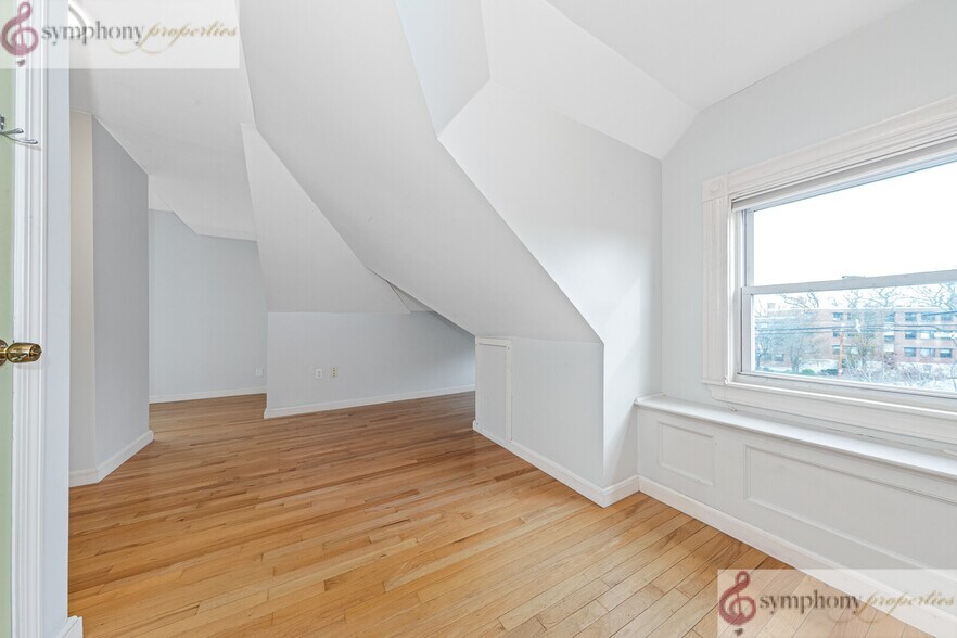 Building Photo - 162 Fuller St