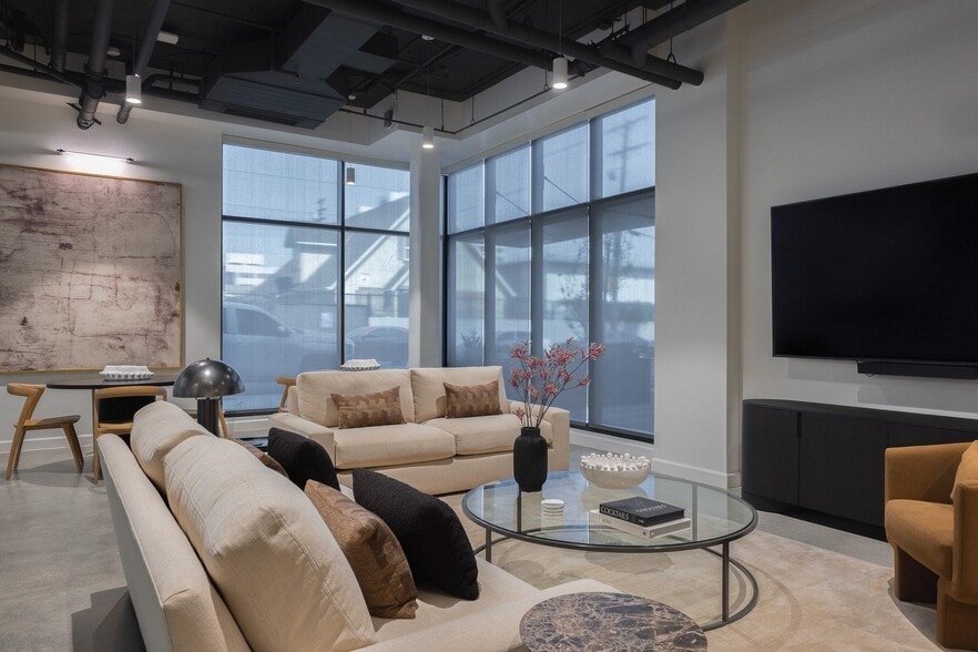 Building Photo - Skylar At Sunset