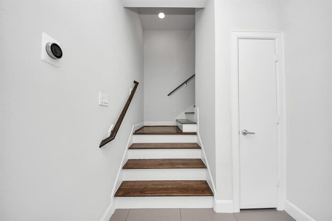 Building Photo - 310 Eado Park Cir