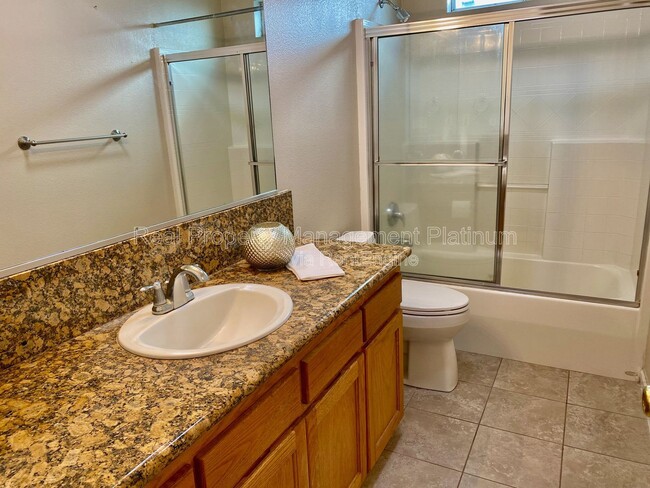 Building Photo - 6684 N Western Ave