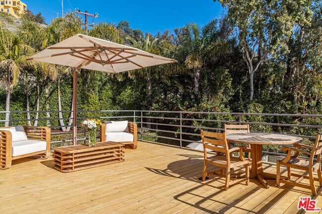 Building Photo - 3900 Villa Costera