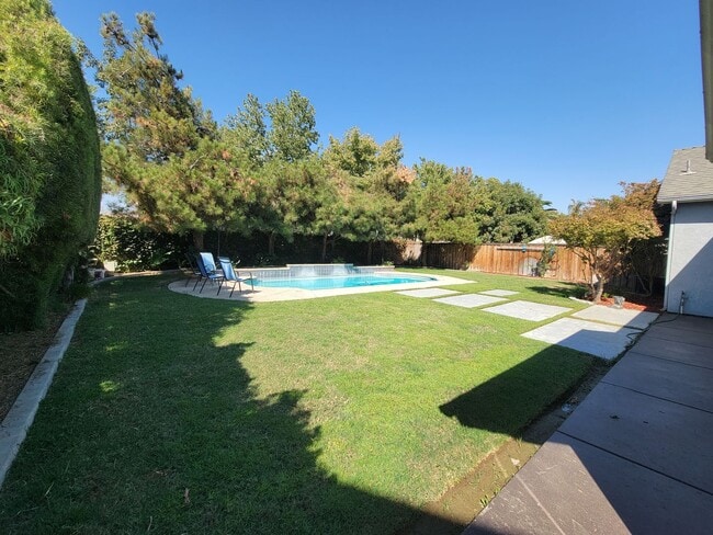 Building Photo - 5038 W Lark Ave